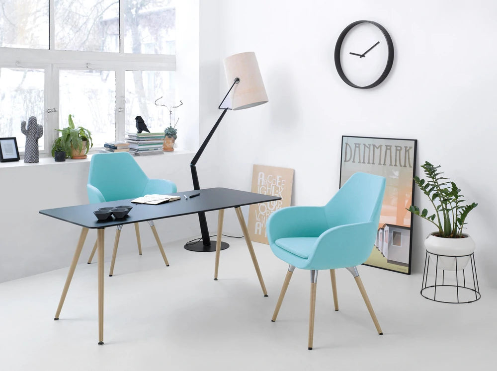 Fan Armchair With Wooden Legs Model 10Hw 9